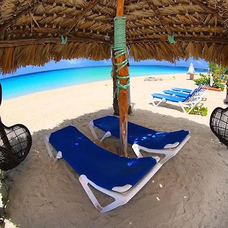 Rollezz Villas Beach Resort Old Bight Esterno foto